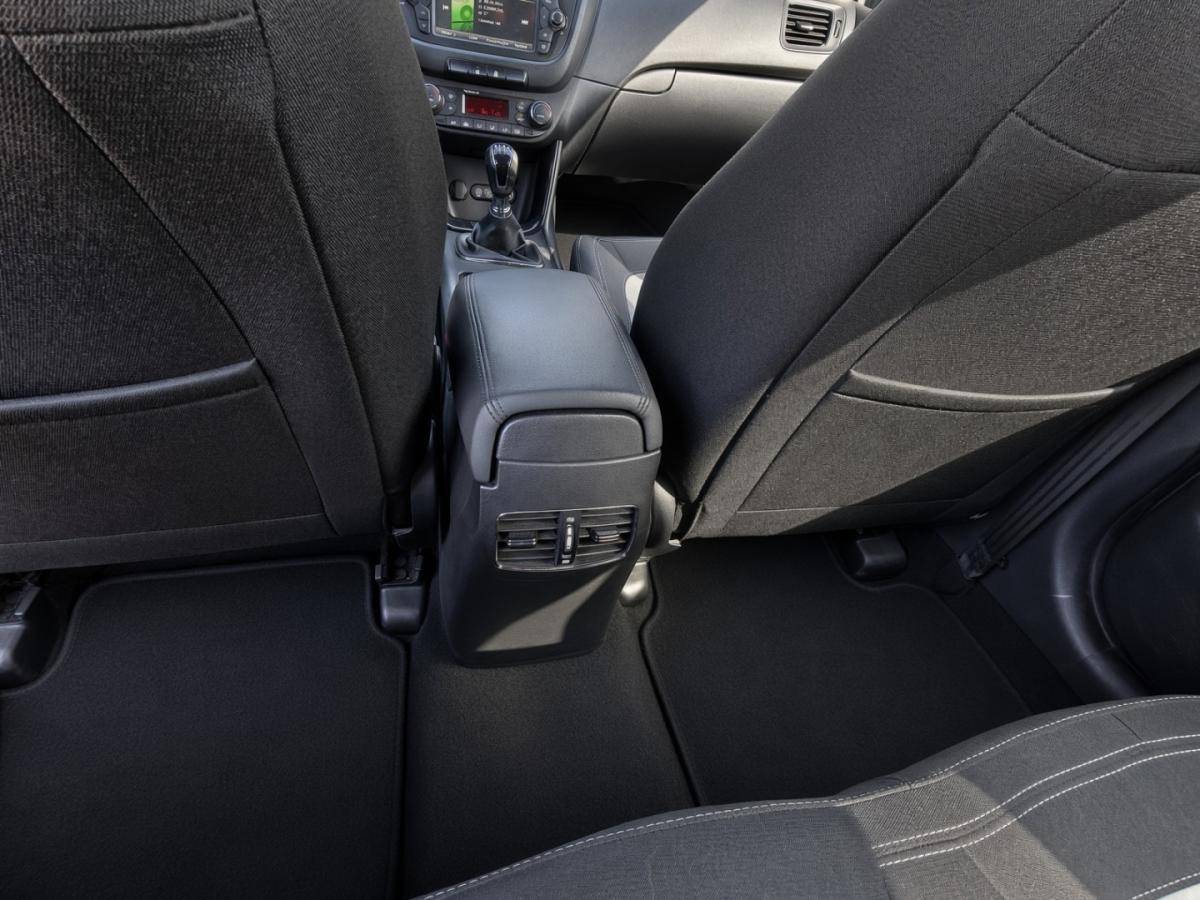 kia-ceed-sw-2016-diesel-1582cc