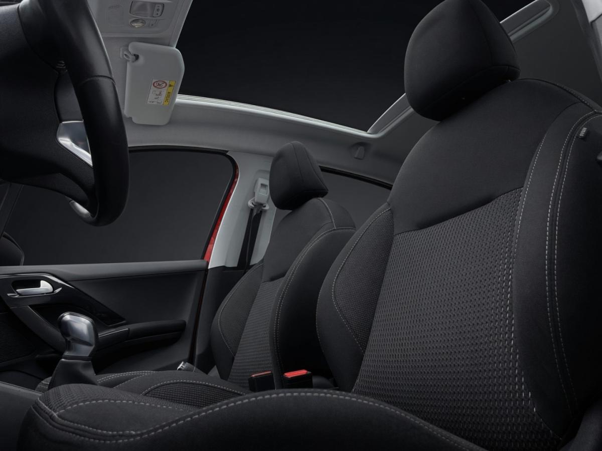peugeot-208-2017-gasolina-1199cc