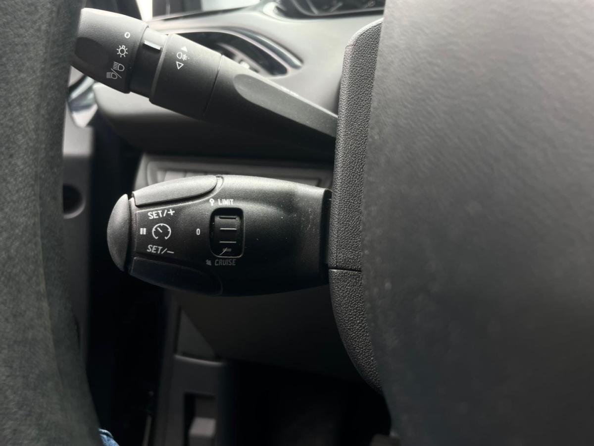peugeot-208-2017-gasolina-1199cc