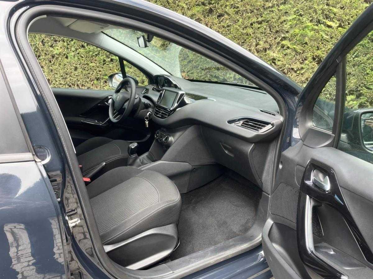 peugeot-208-2017-gasolina-1199cc