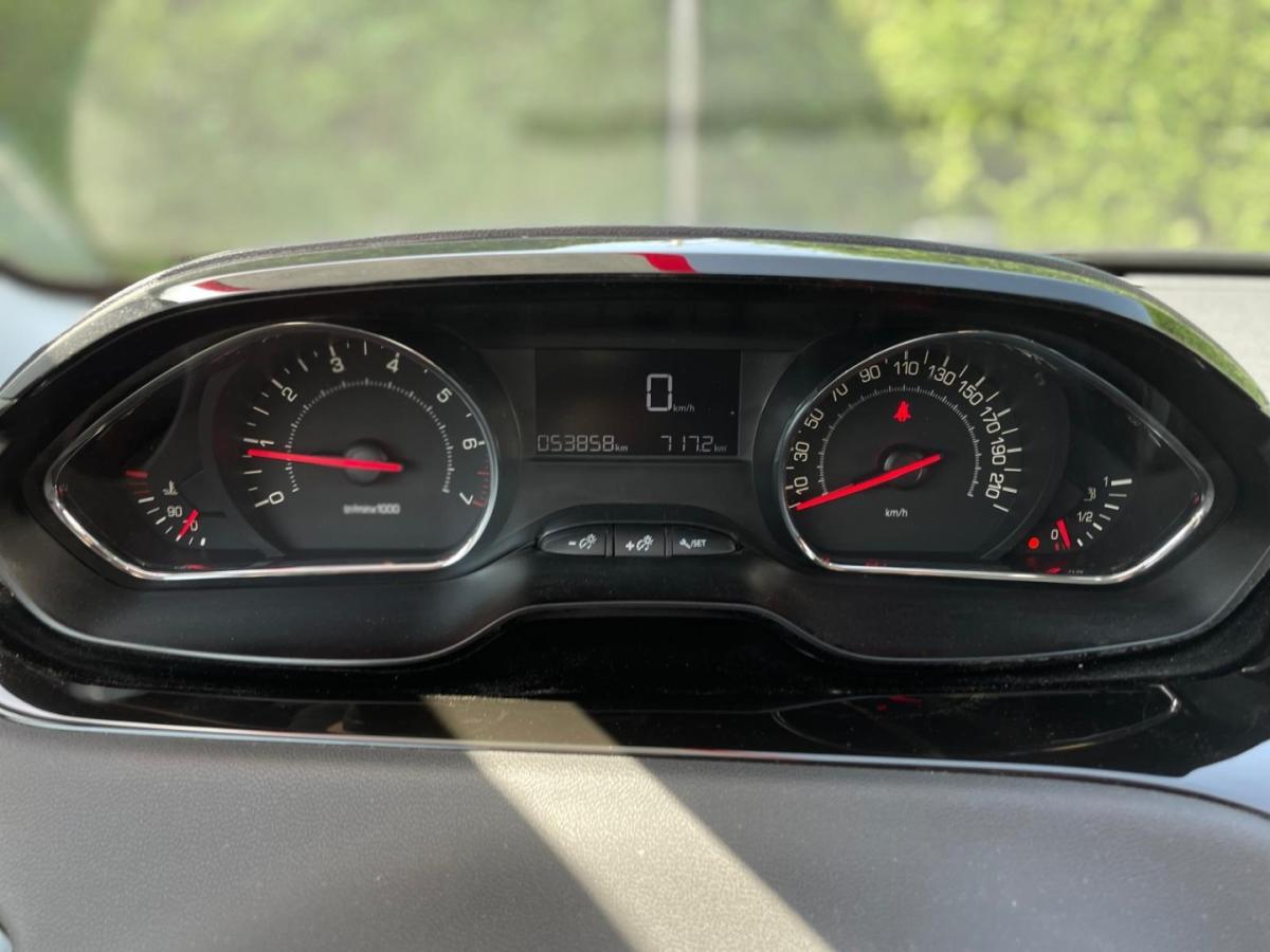 peugeot-208-2014-gasolina-1199cc