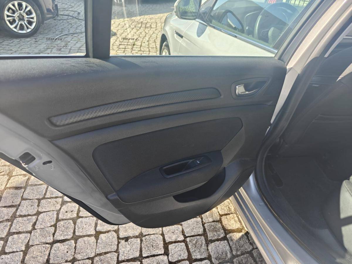 renault-megane-sport-tourer-2018-diesel-1461cc