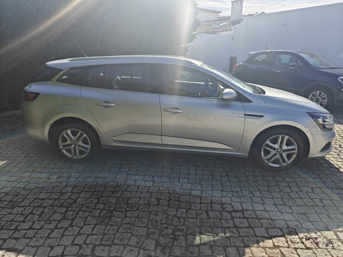 renault-megane-sport-tourer-2018-diesel-1461cc