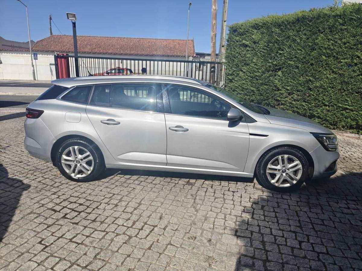renault-megane-sport-tourer-2018-diesel-1461cc