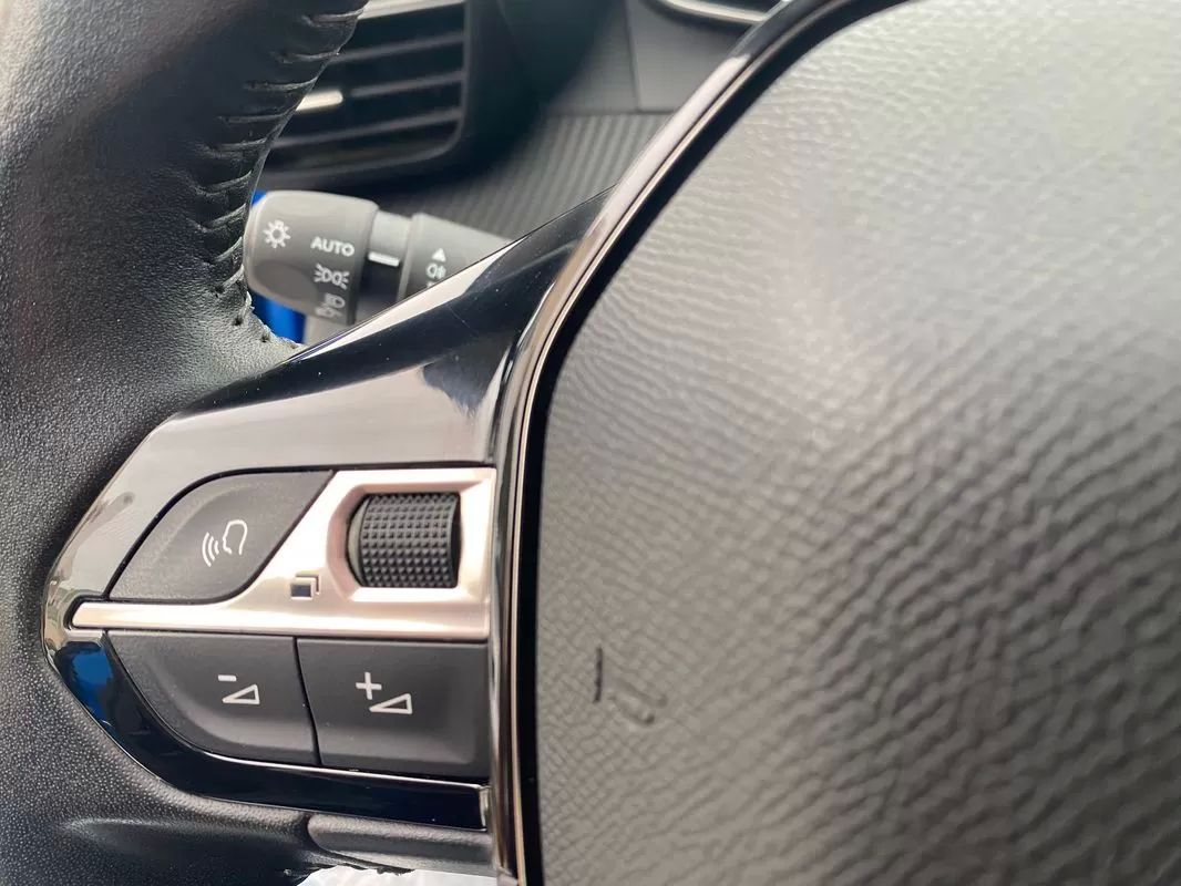 peugeot-2008-2021-diesel-1499cc