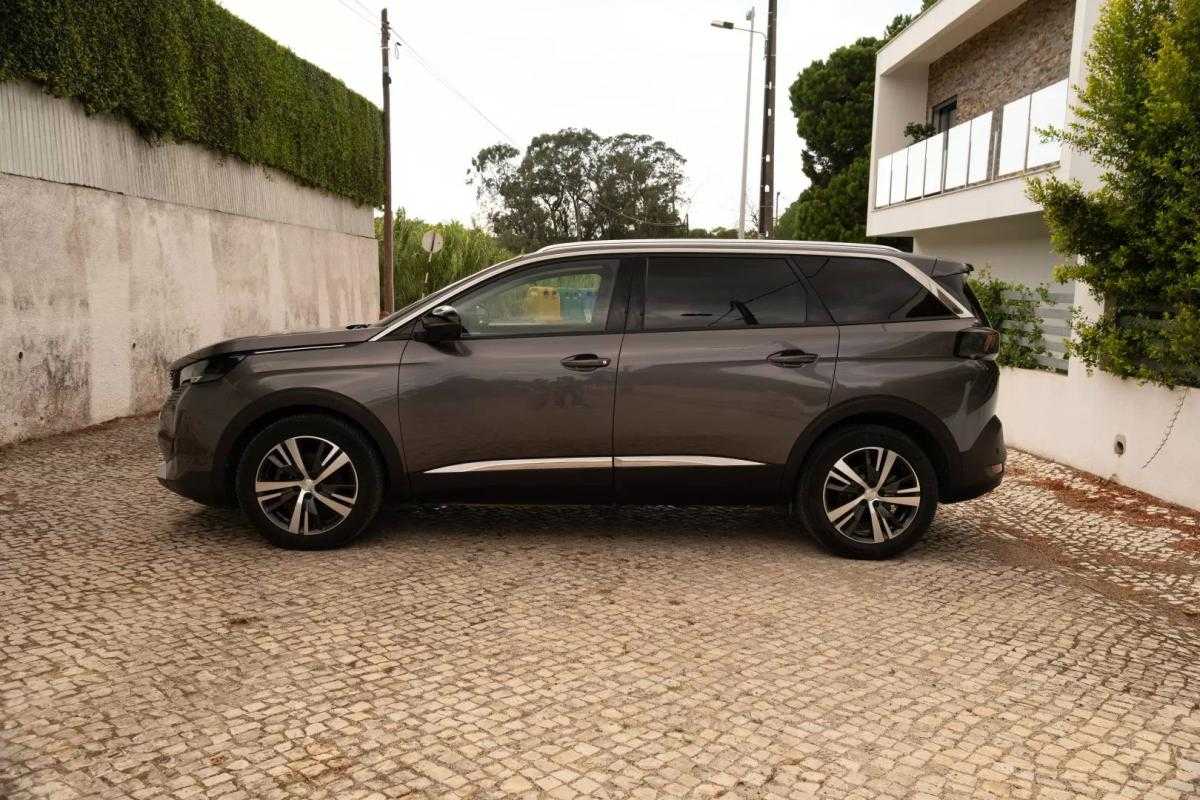 peugeot-5008-2022-diesel-1499cc