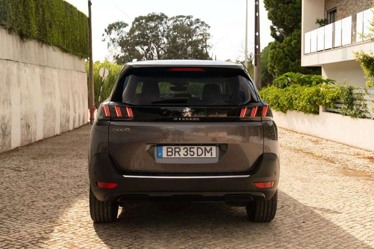 peugeot-5008-2022-diesel-1499cc