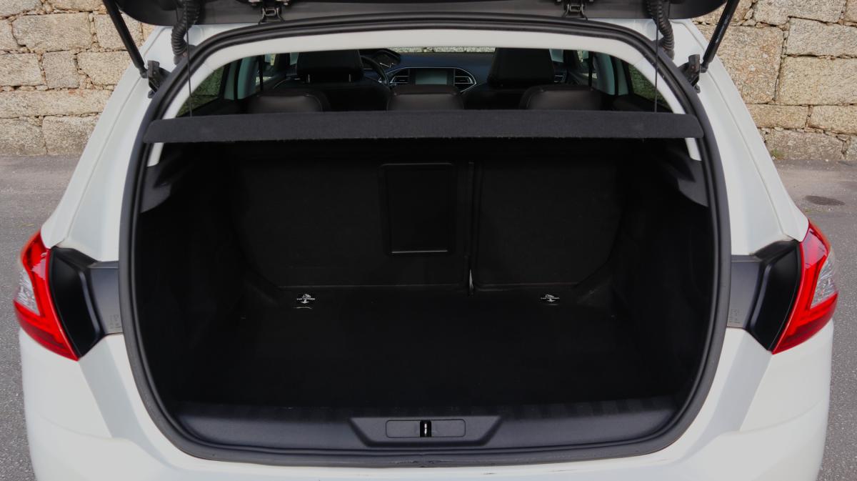 peugeot-308-2017-gasolina-1199cc