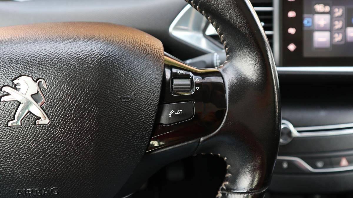 peugeot-308-2017-gasolina-1199cc