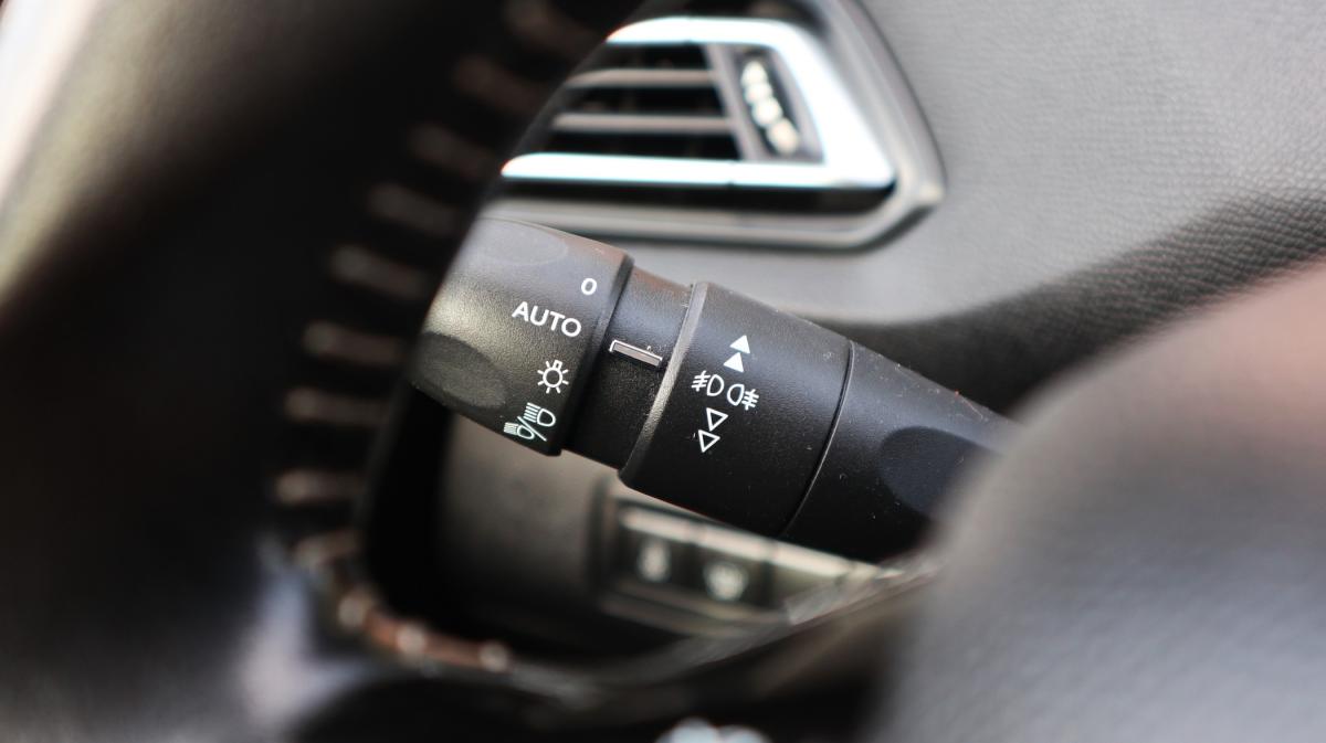 peugeot-308-2017-gasolina-1199cc