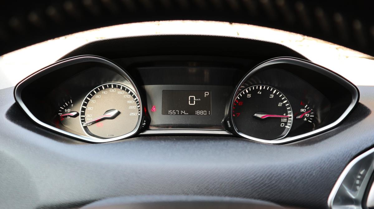 peugeot-308-2017-gasolina-1199cc