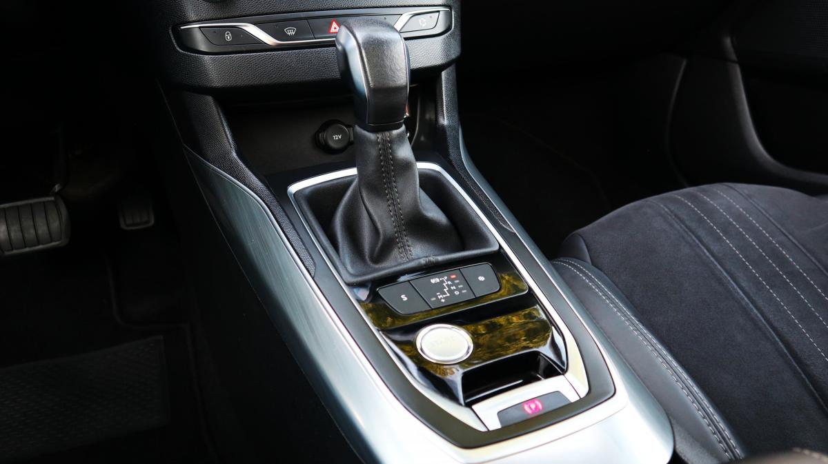 peugeot-308-2017-gasolina-1199cc