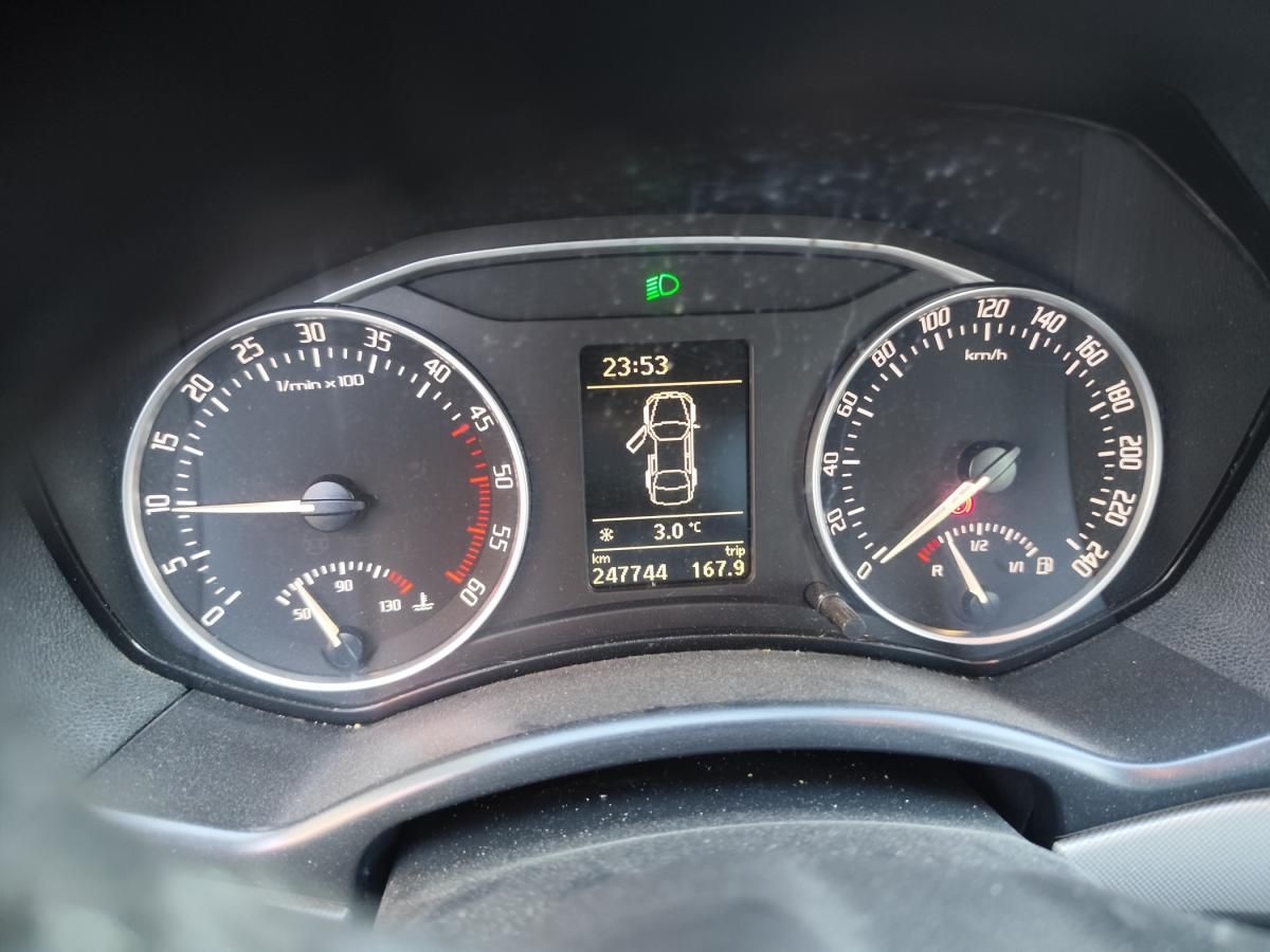 skoda-octavia-break-2010-diesel-1598cc