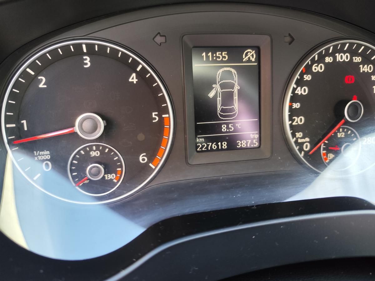 volkswagen-jetta-2011-diesel-1598cc