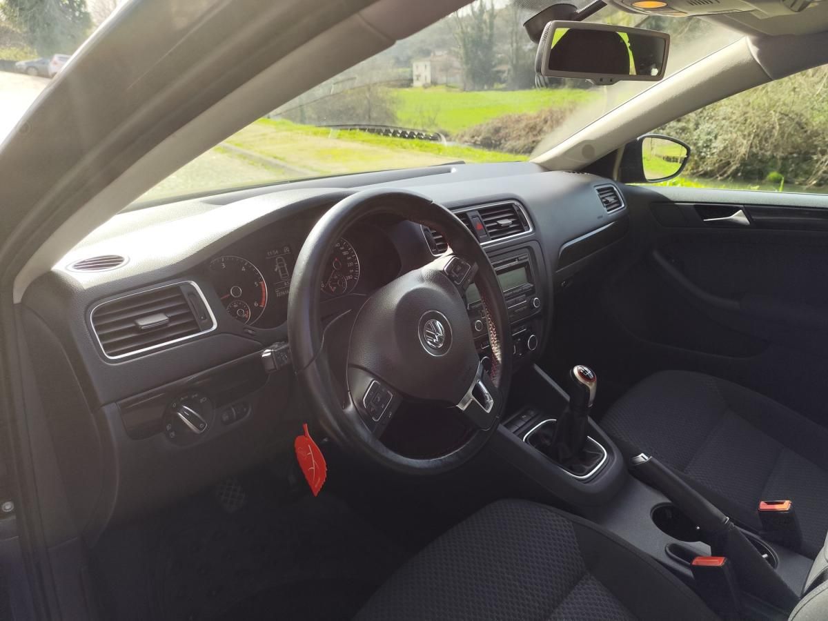 volkswagen-jetta-2011-diesel-1598cc