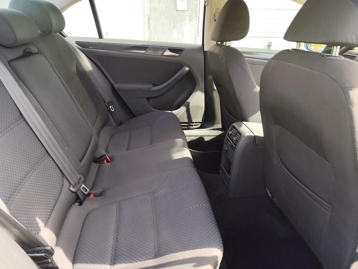 volkswagen-jetta-2011-diesel-1598cc