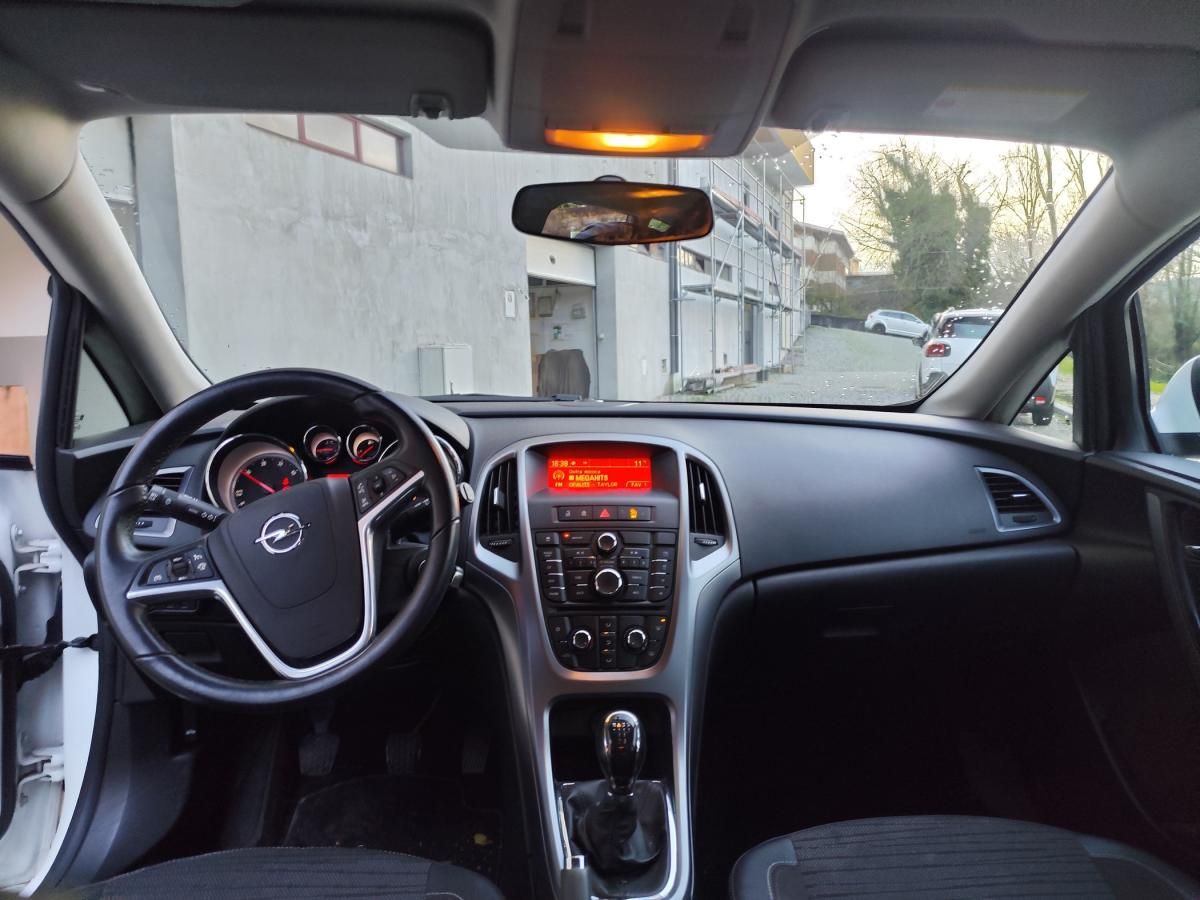 opel-astra-sport-tourer-2015-diesel-1248cc