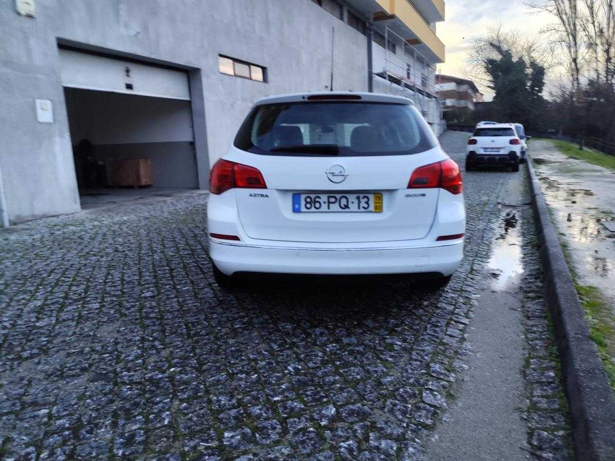 opel-astra-sport-tourer-2015-diesel-1248cc