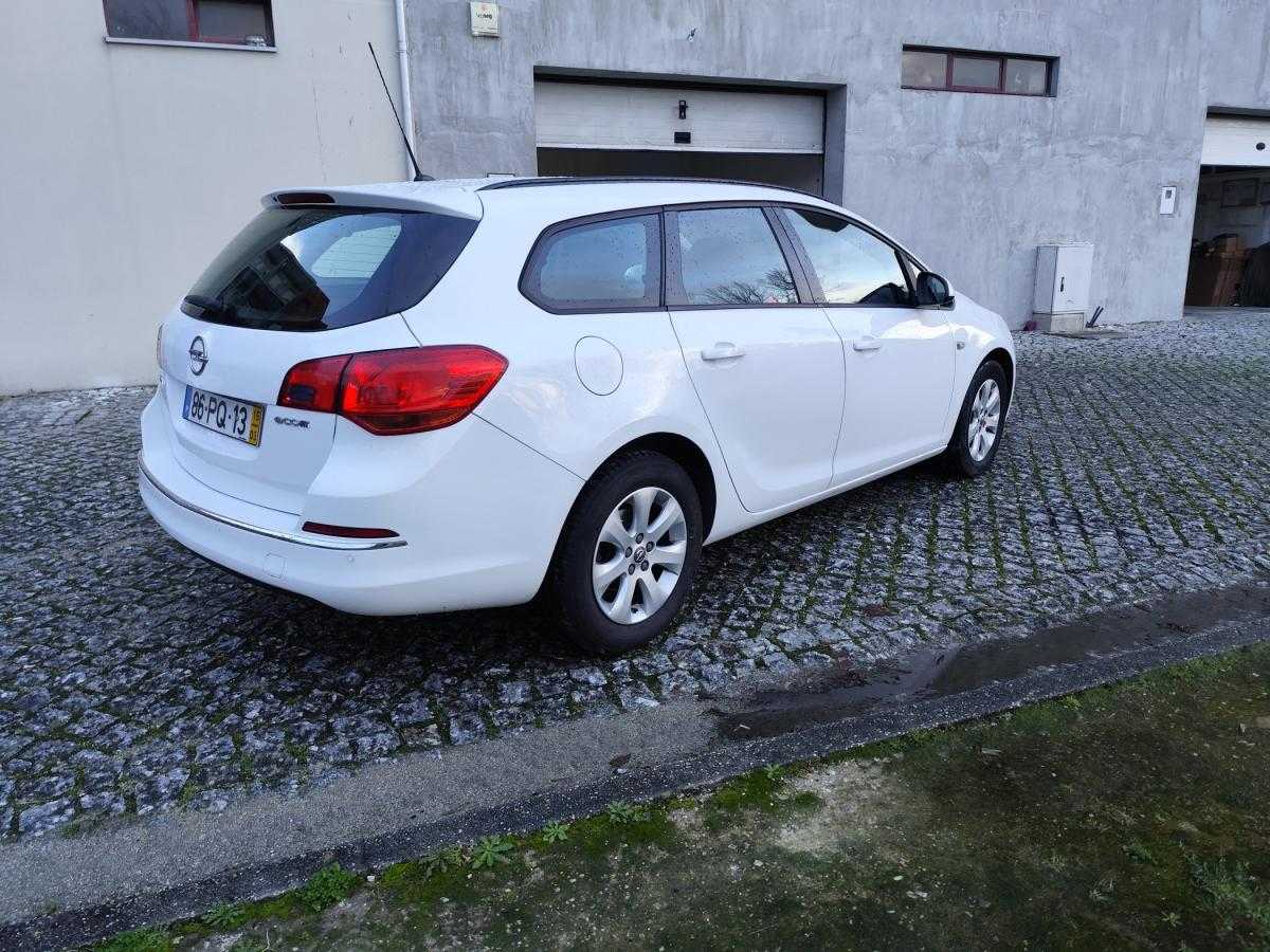 opel-astra-sport-tourer-2015-diesel-1248cc