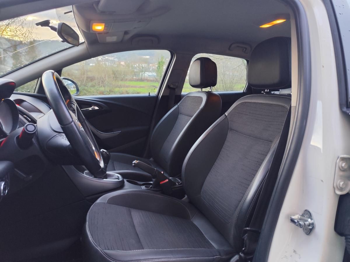 opel-astra-sport-tourer-2015-diesel-1248cc