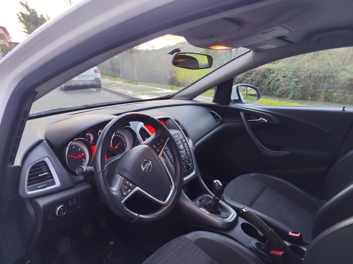 opel-astra-sport-tourer-2015-diesel-1248cc