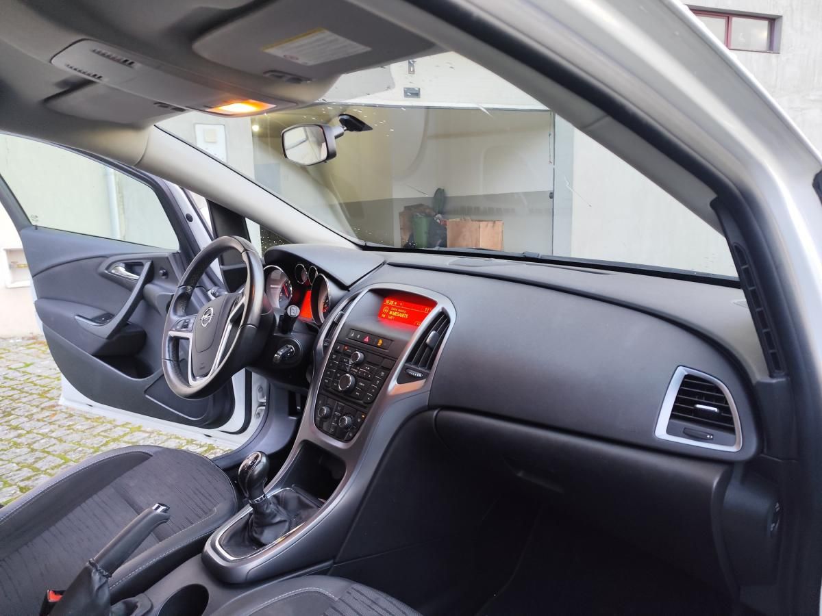 opel-astra-sport-tourer-2015-diesel-1248cc