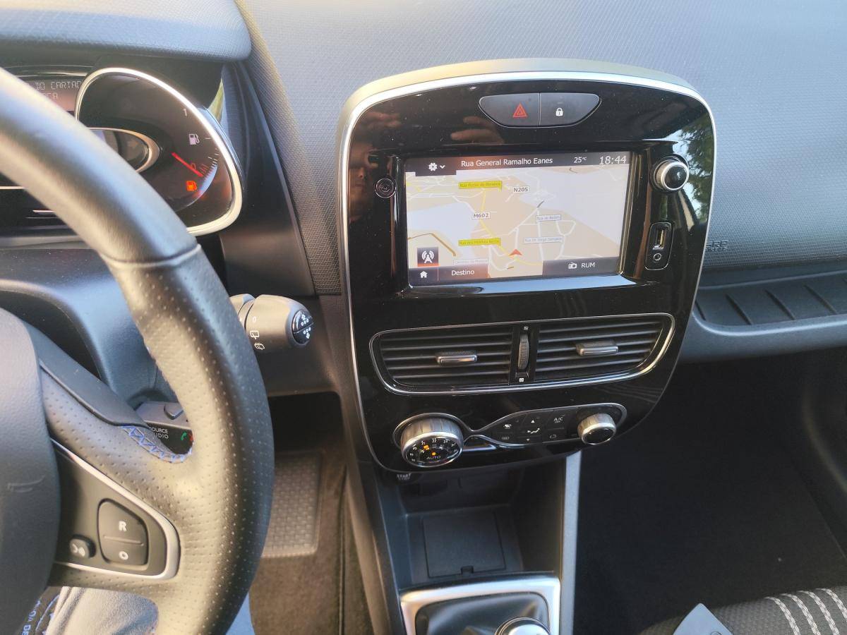 renault-clio-sport-tourer-2018-diesel-1461cc