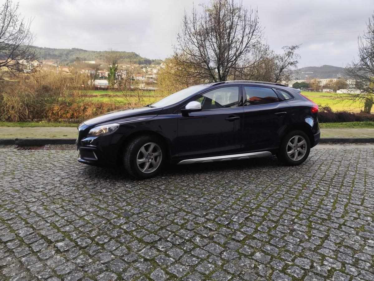 volvo-v40-cross-country-2014-diesel-1560cc