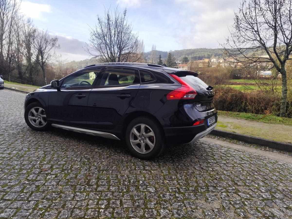 volvo-v40-cross-country-2014-diesel-1560cc
