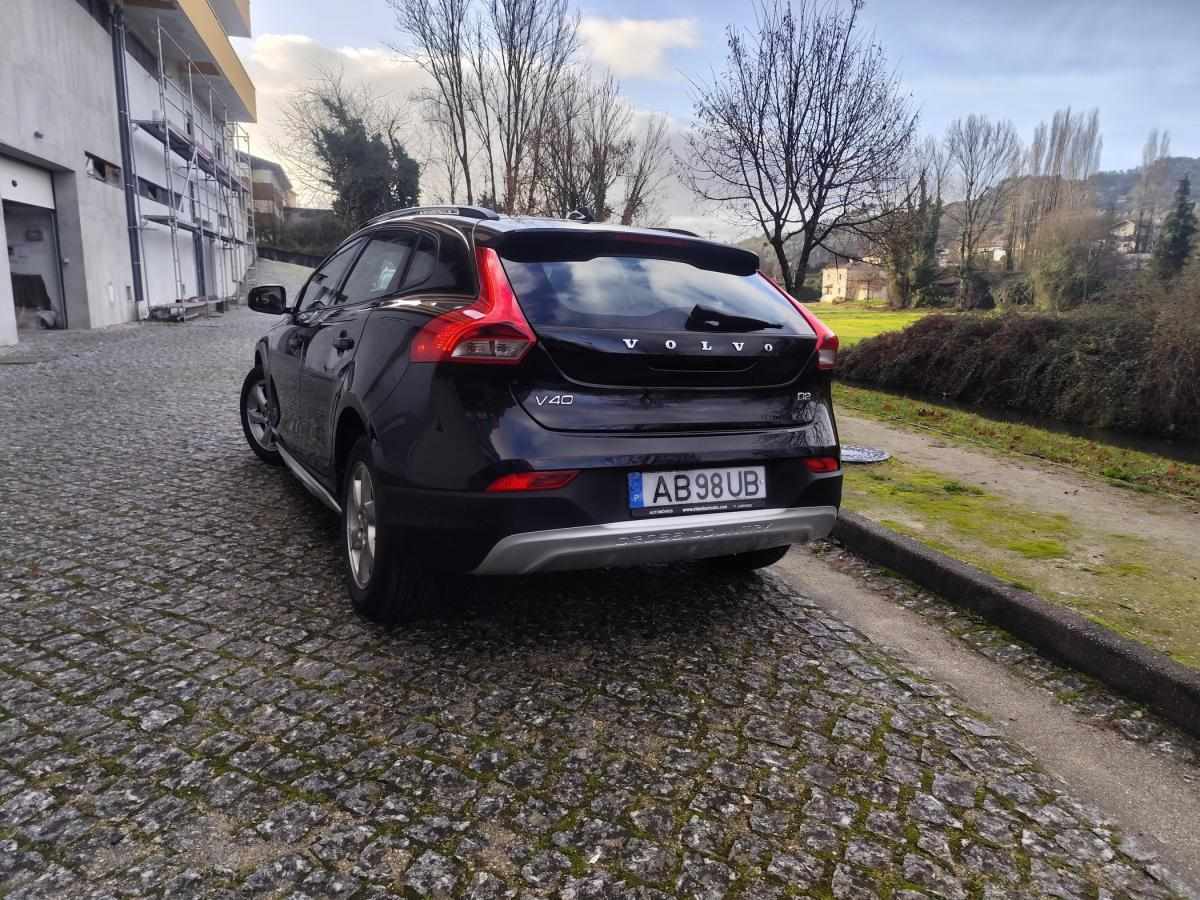 volvo-v40-cross-country-2014-diesel-1560cc