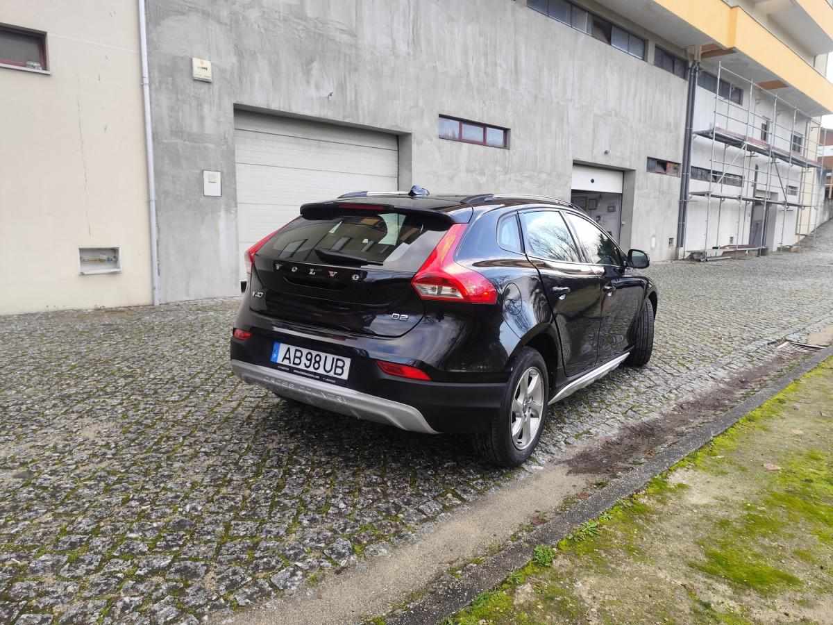 volvo-v40-cross-country-2014-diesel-1560cc