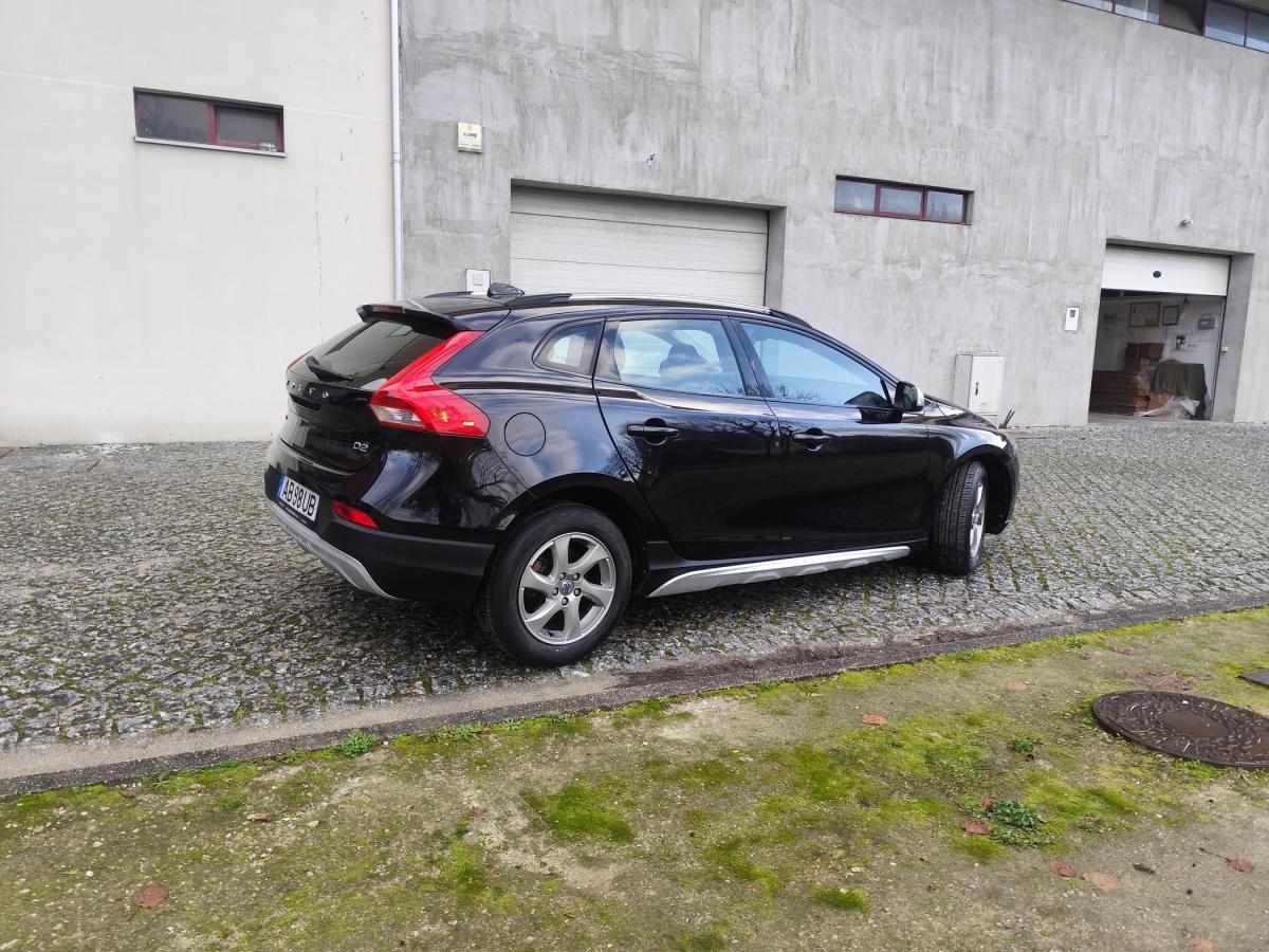 volvo-v40-cross-country-2014-diesel-1560cc