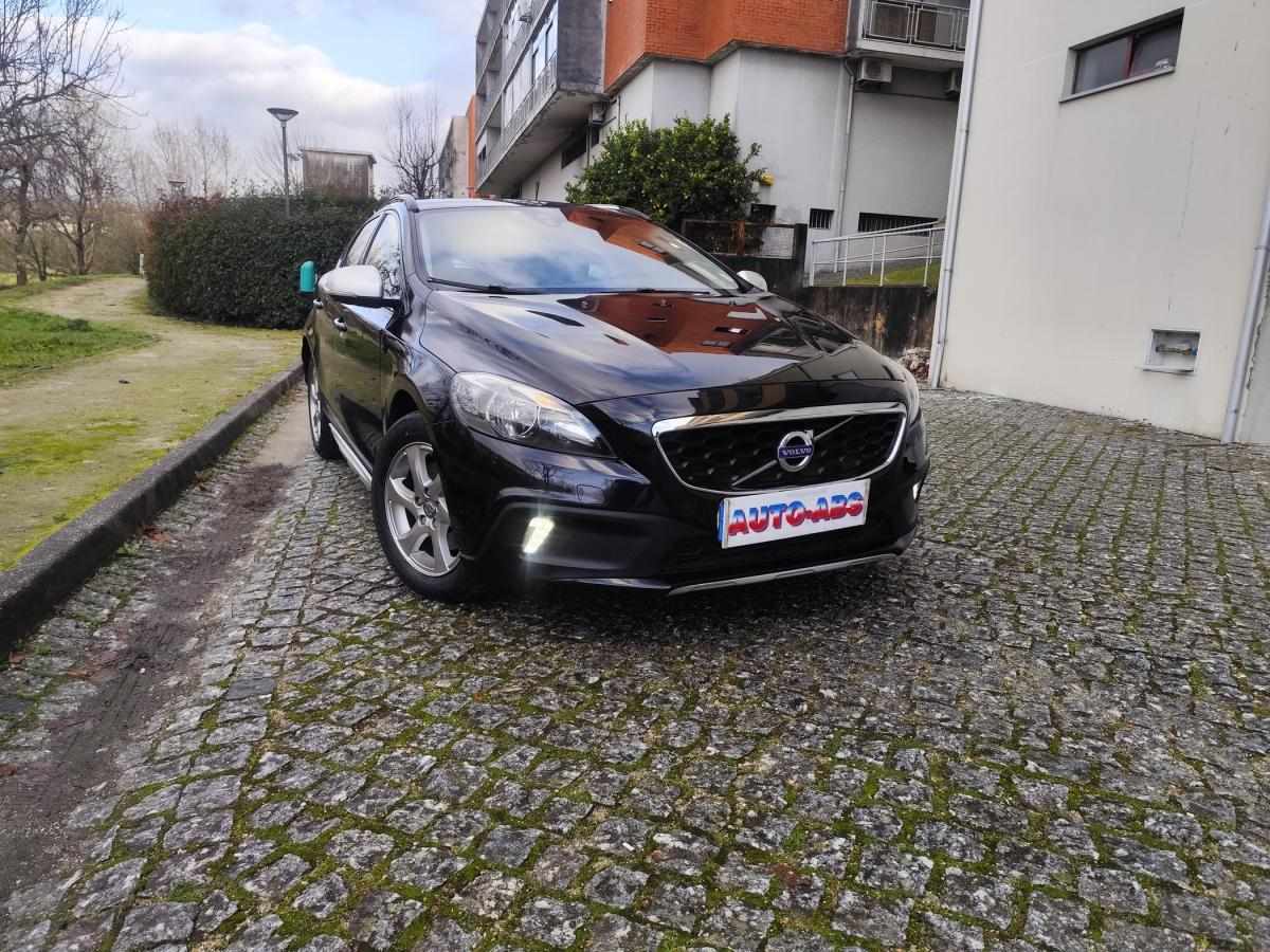 volvo-v40-cross-country-2014-diesel-1560cc
