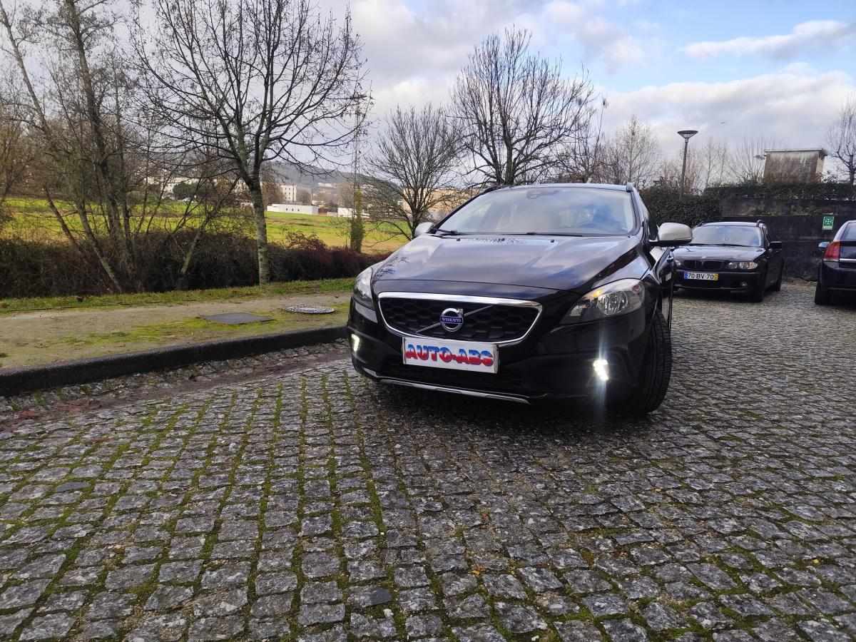 volvo-v40-cross-country-2014-diesel-1560cc