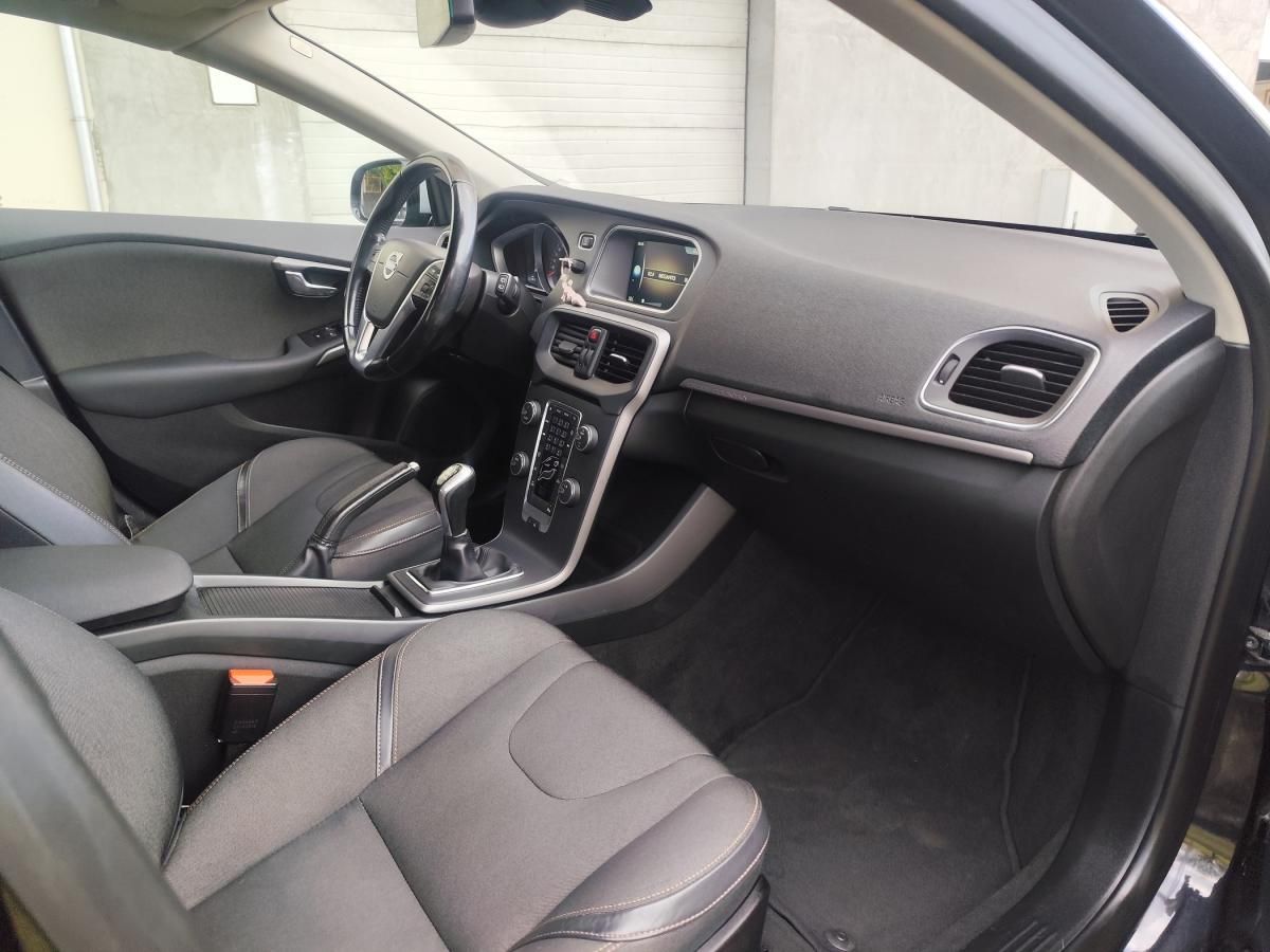 volvo-v40-cross-country-2014-diesel-1560cc