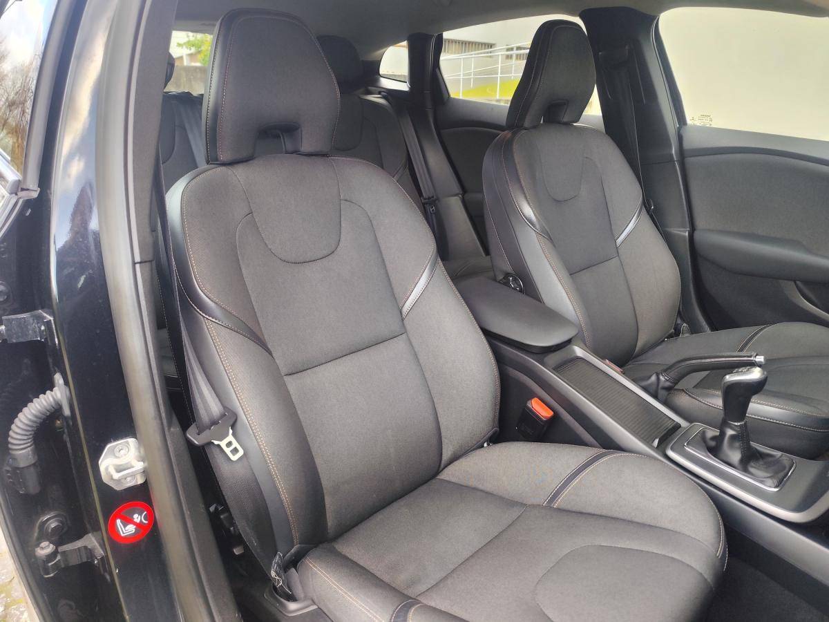 volvo-v40-cross-country-2014-diesel-1560cc