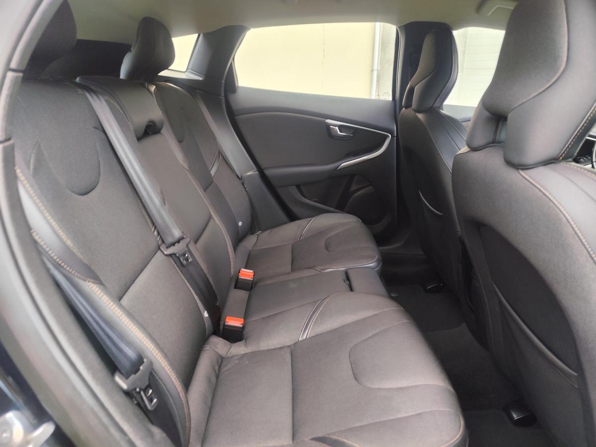 volvo-v40-cross-country-2014-diesel-1560cc