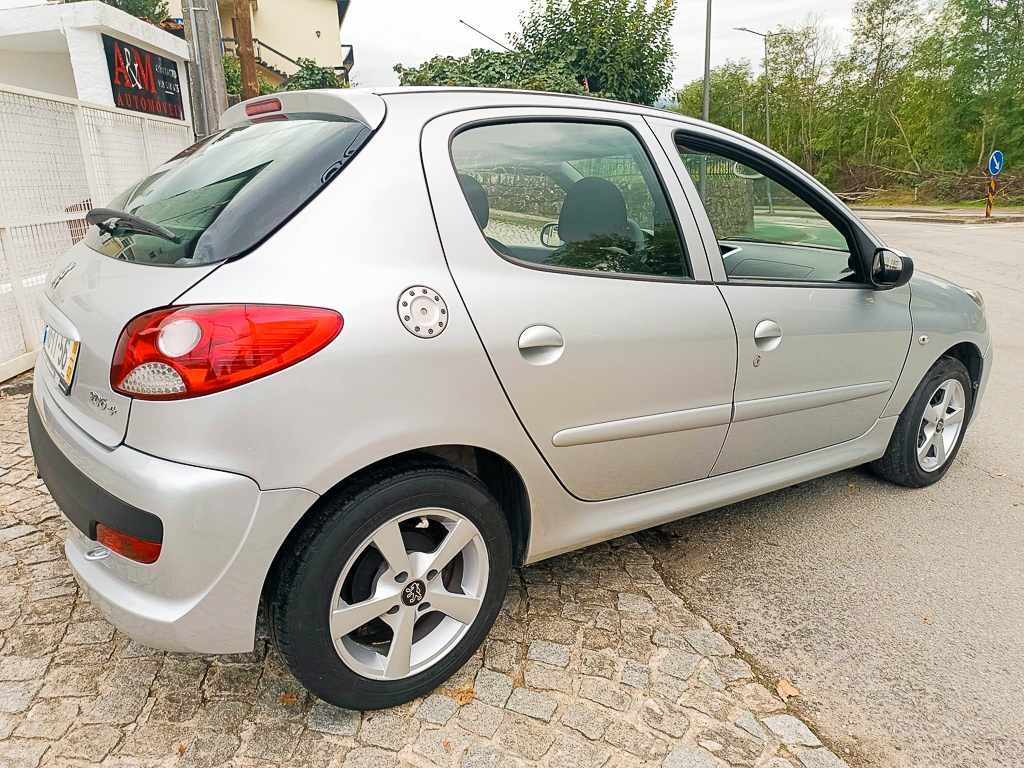 peugeot-206-1-1-2010-gasolina-1124cc