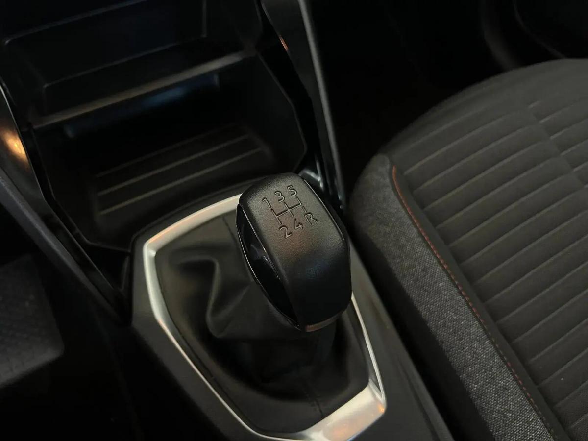 peugeot-208-2021-gasolina-1199cc