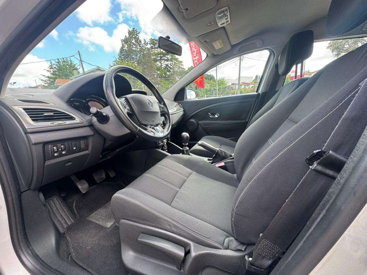 renault-megane-sport-tourer-2014-diesel-1461cc