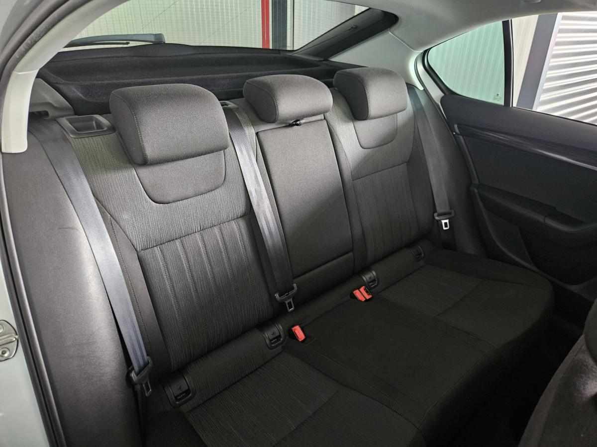 skoda-octavia-1-6-tdi-2019-diesel-1598cc