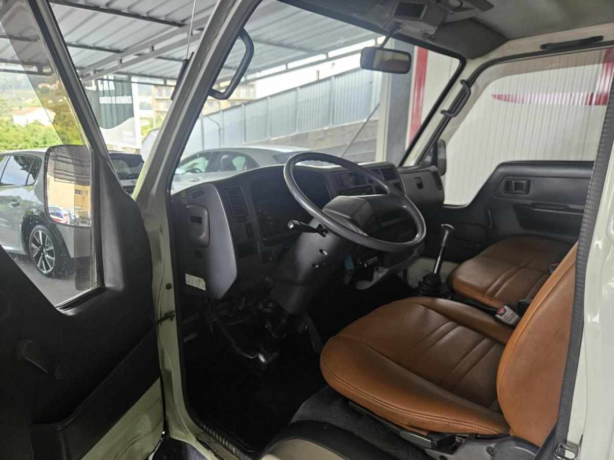 toyota-dyna-3-0-88cv-2001-diesel-2986cc
