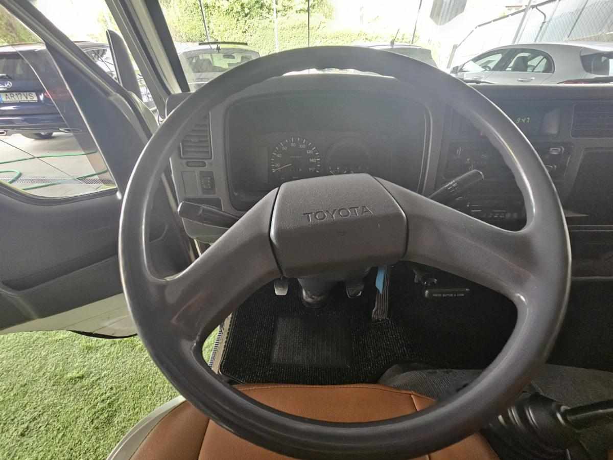 toyota-dyna-3-0-88cv-2001-diesel-2986cc