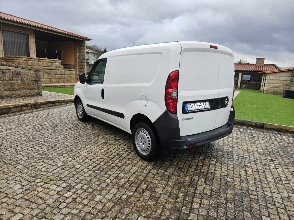 opel-combo-1-6-105cv-2017-diesel-1598cc