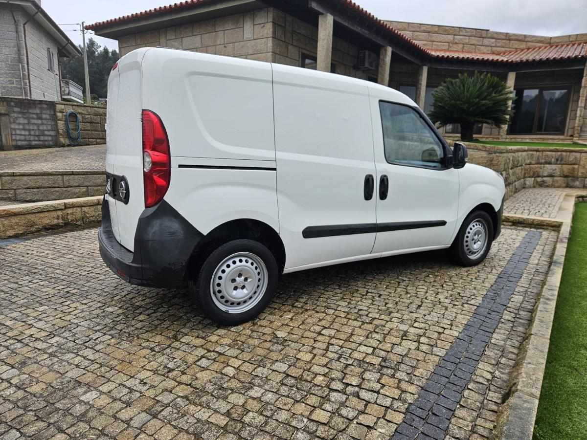 opel-combo-1-6-105cv-2017-diesel-1598cc
