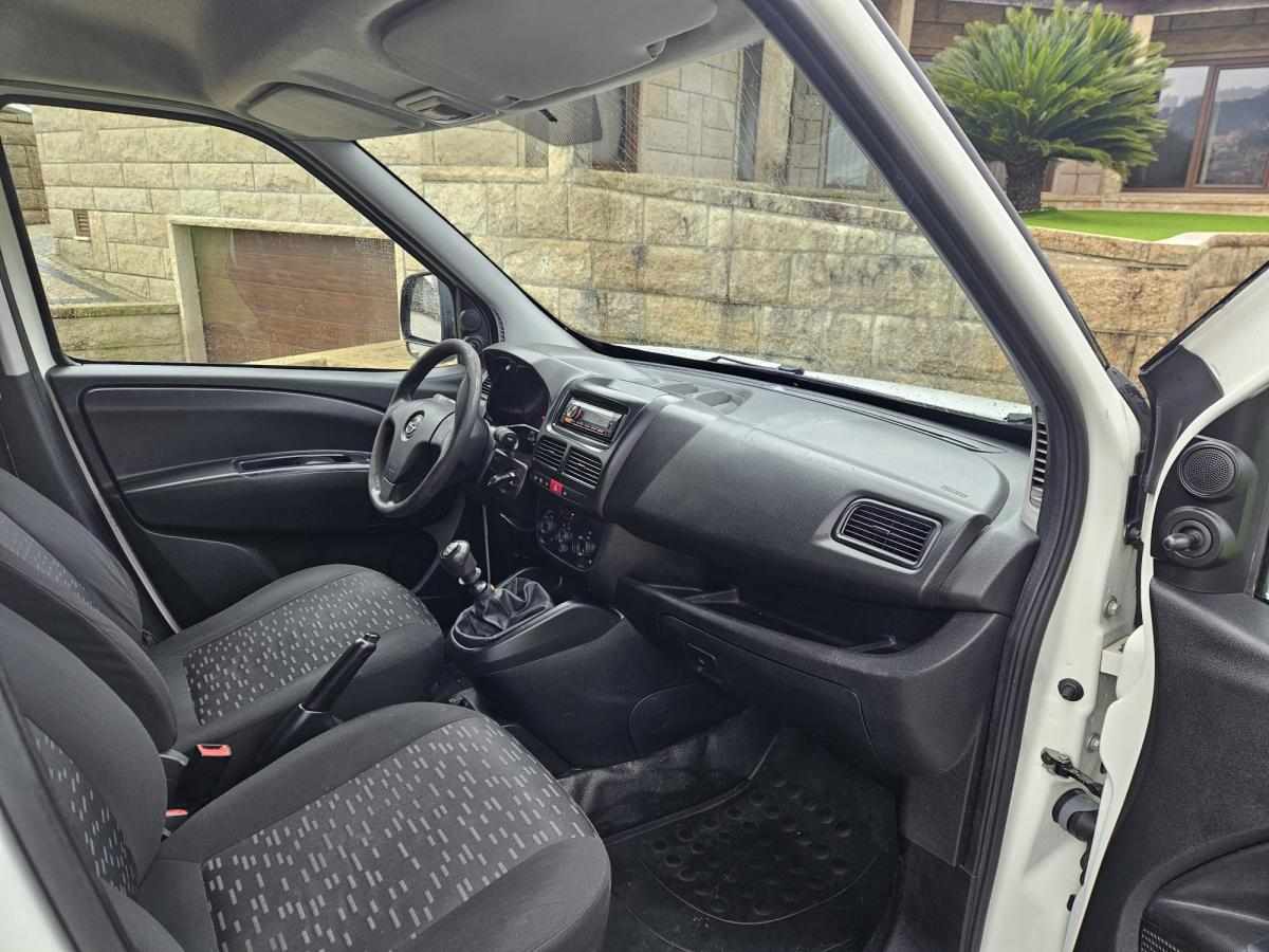 opel-combo-1-6-105cv-2017-diesel-1598cc