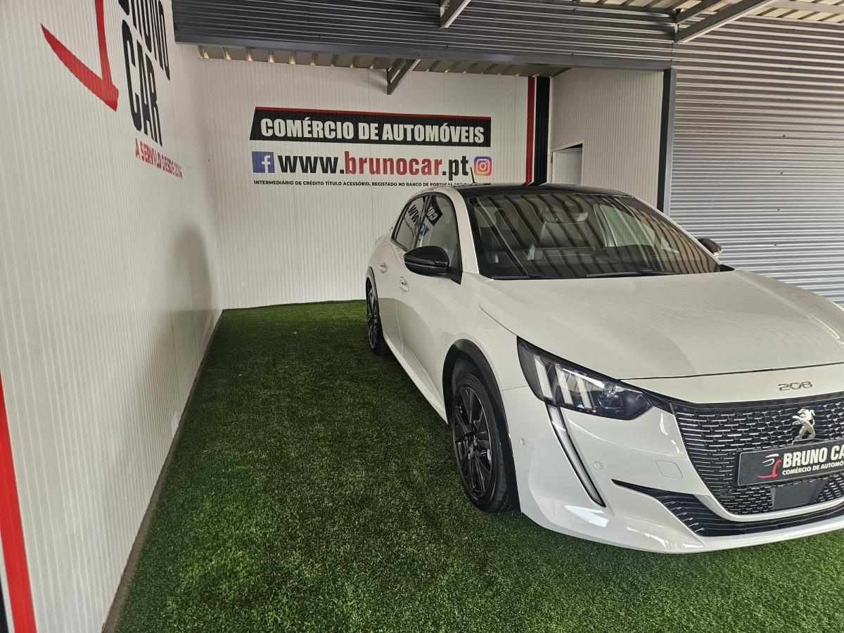 peugeot-208-1-5-102cv-2022-diesel-1499cc