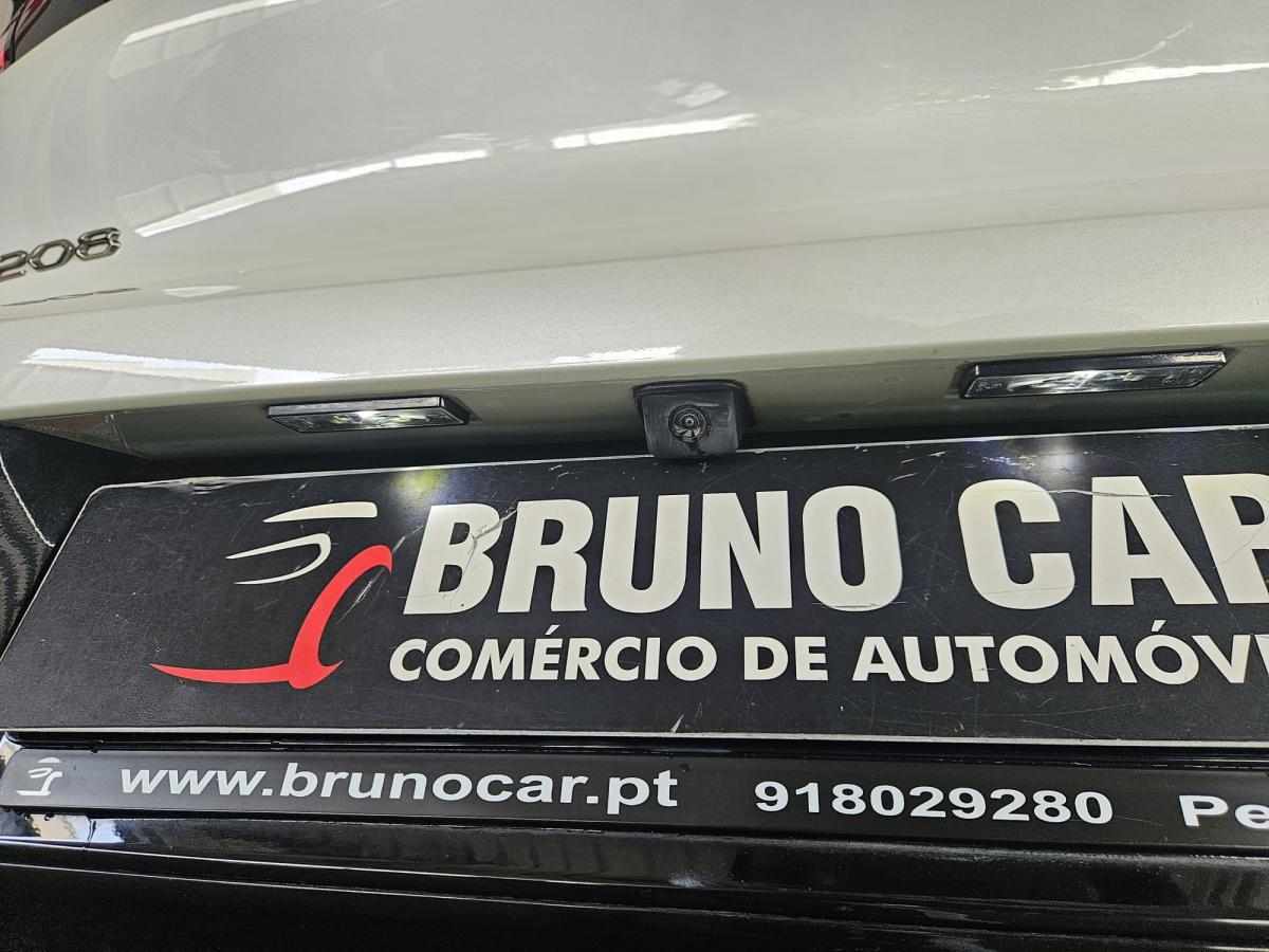 peugeot-208-1-5-102cv-2022-diesel-1499cc