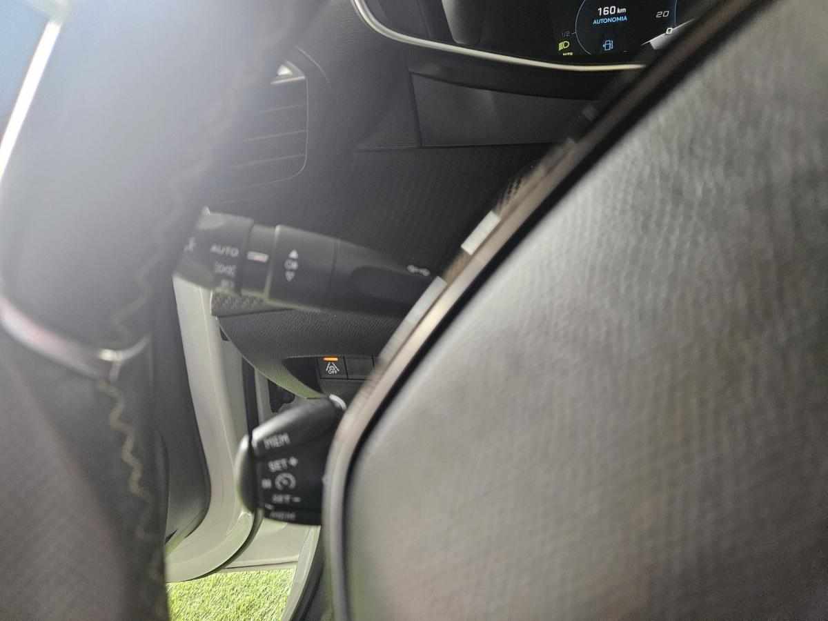 peugeot-208-1-5-102cv-2022-diesel-1499cc
