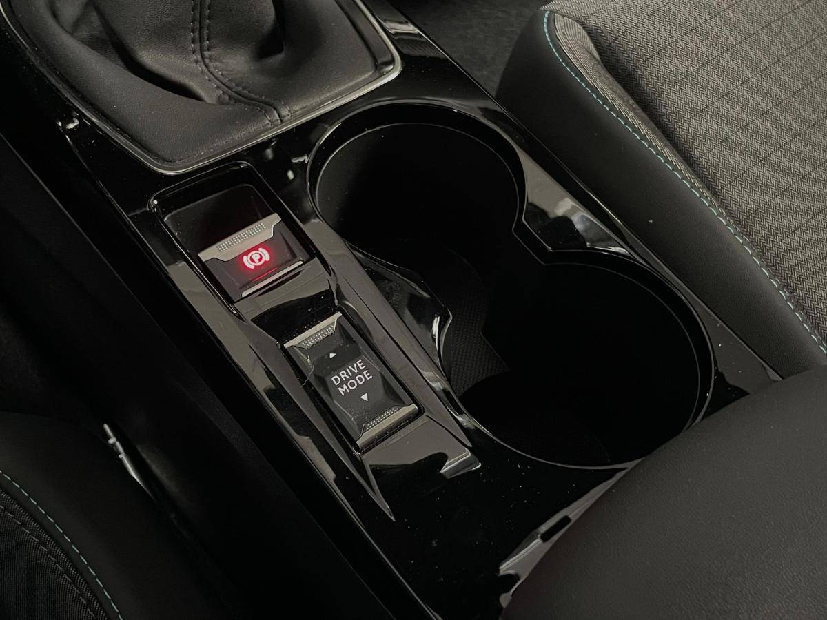 peugeot-2008-2024-gasolina-1199cc